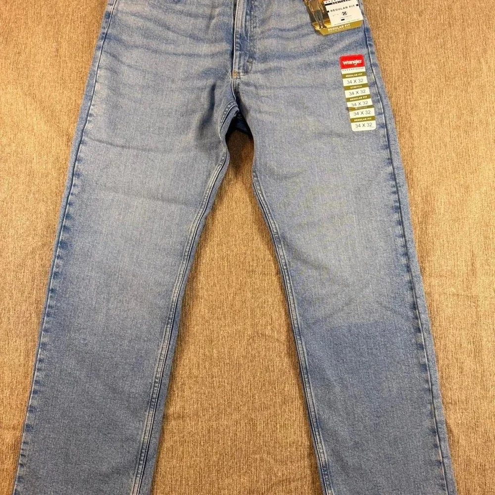 Wrangler blue jeans size 34 x 32